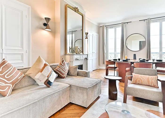 Spacious 4 Bedrooms - 11th With Style * Parijs