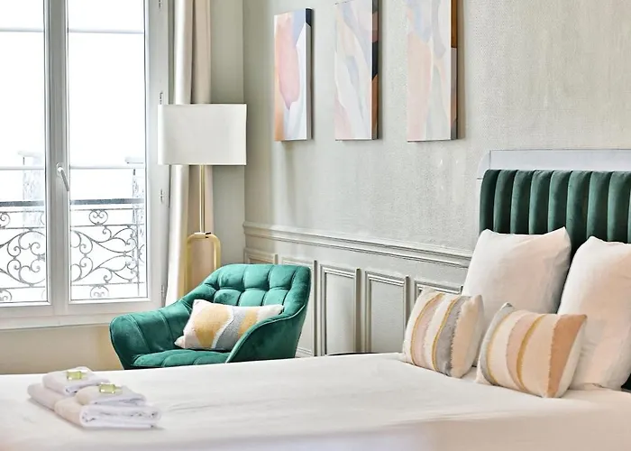 Spacious 4 Bedrooms - 11th With Style
